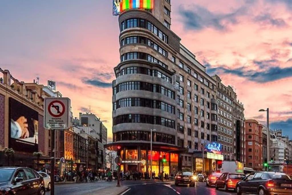 Alegria Urbana Cerca De Calle Alcala Мадрид Екстериор снимка