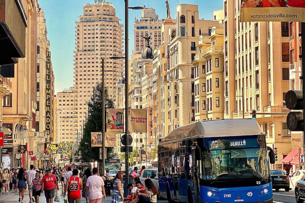 Alegria Urbana Cerca De Calle Alcala Мадрид Екстериор снимка